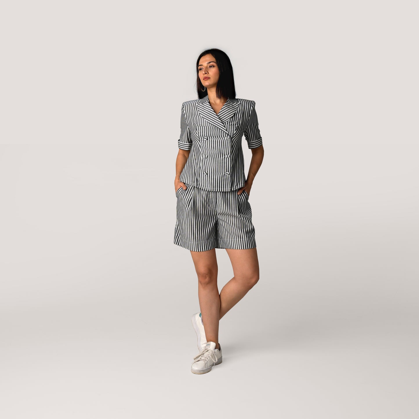 NOSTALGIA BLACK SHORT