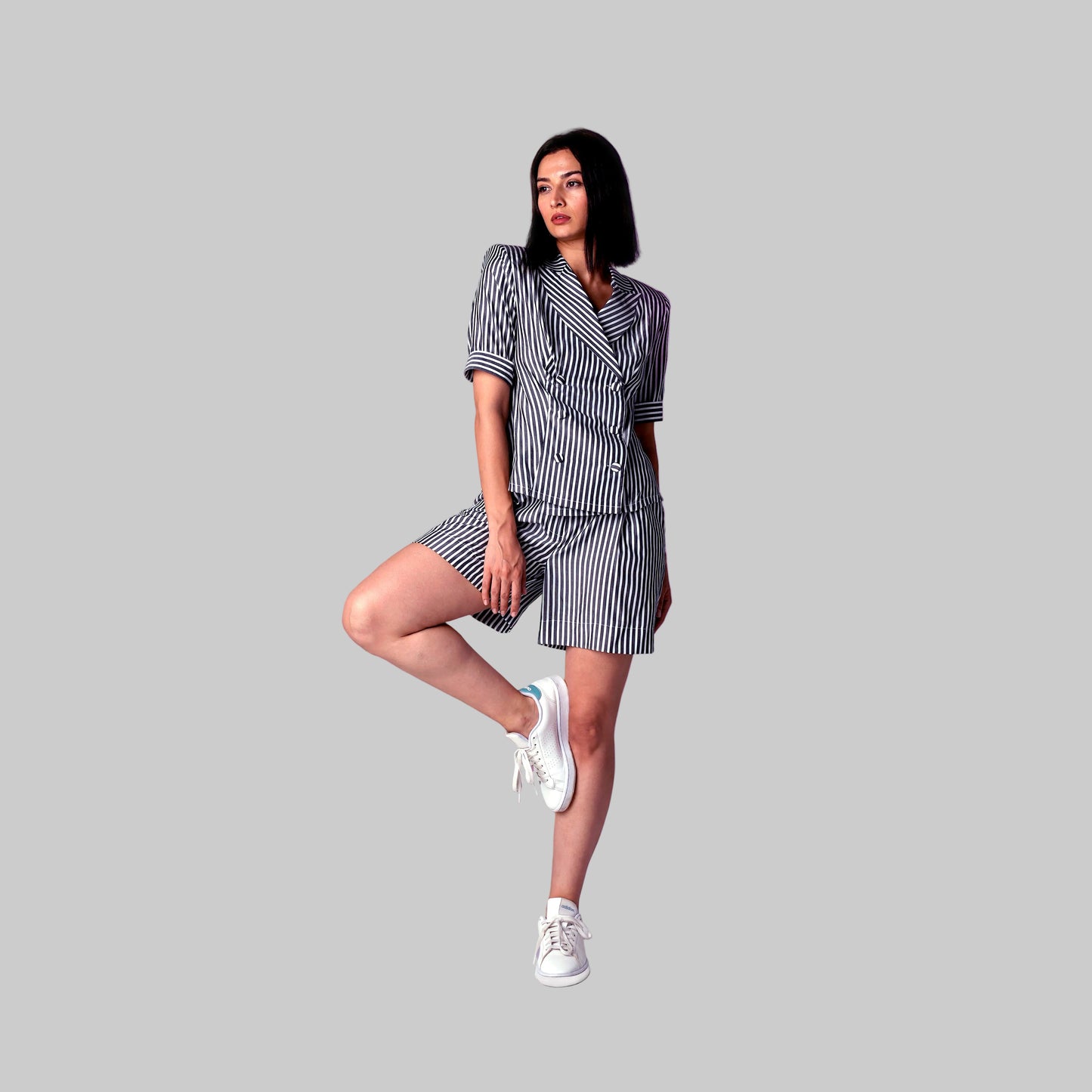 NOSTALGIA BLACK SHORT JACKET