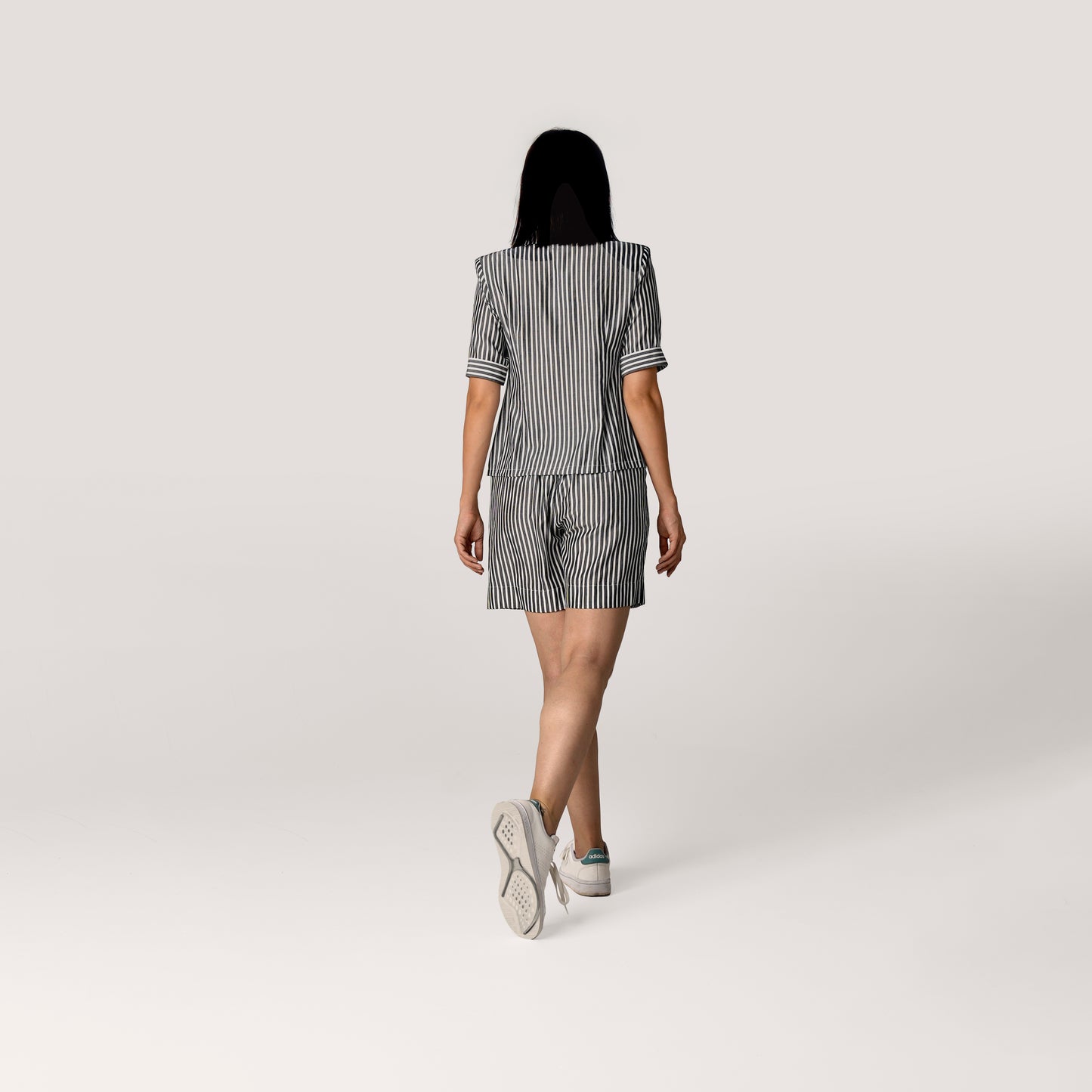 NOSTALGIA BLACK SHORT JACKET