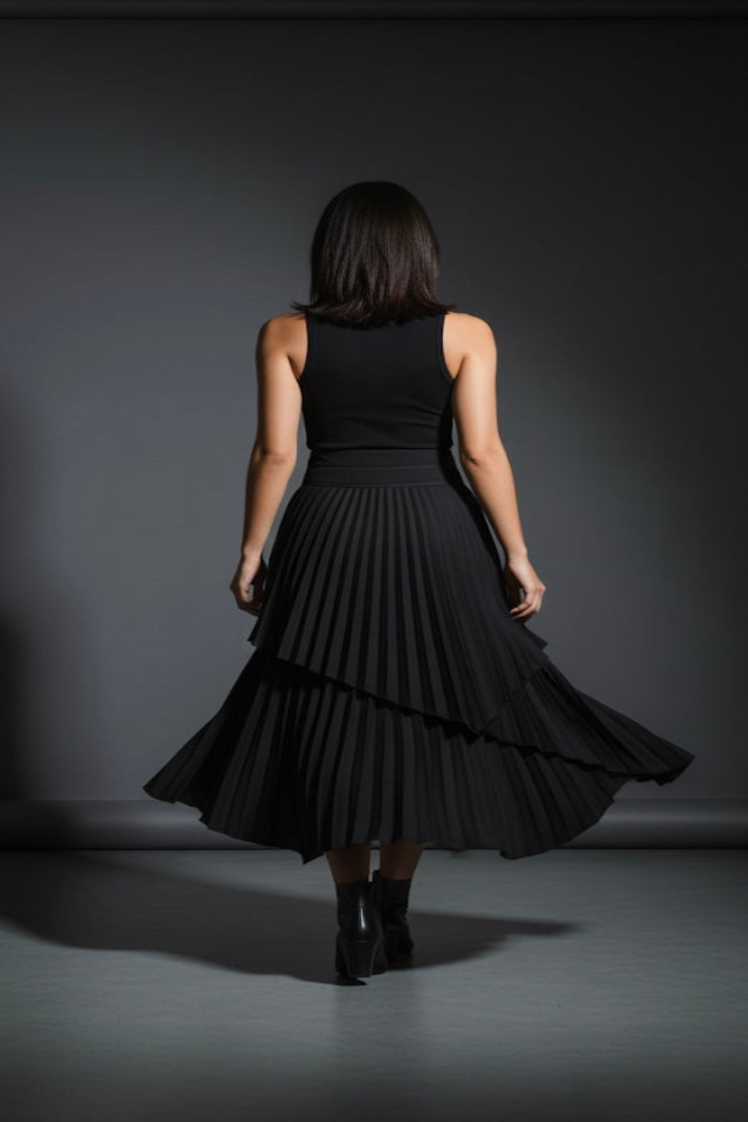 BLACK PLEATED SKIRT